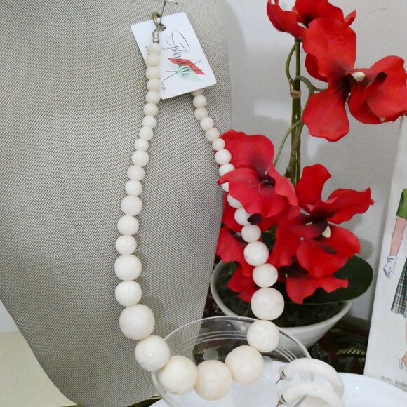 Splendette 1950's Style Fakelite Creamy White Carved Jewelry Set Small - Picture 6 of 11